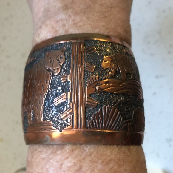 Navajo Brass Bear bracelet. - Picture 4 of 9